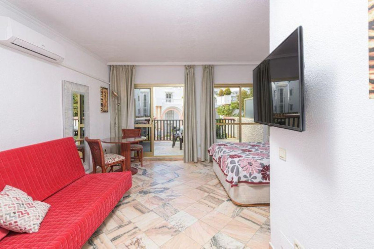 1 Bed Apartment for sale in Elviria Costa Del Sol, Málaga, Spain