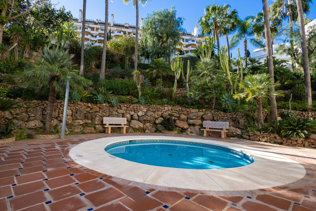 3 Bed Apartment for sale in Nueva Andalucía Costa Del Sol, Málaga, Spain