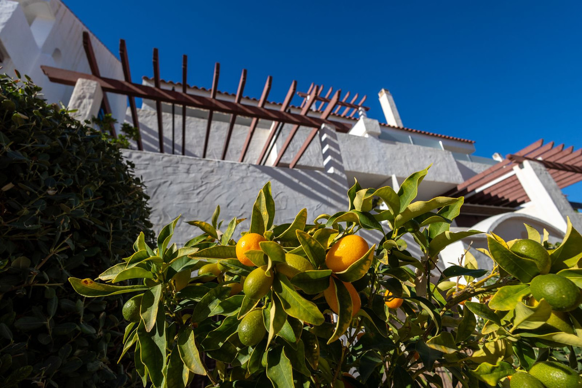 3 Bed Apartment for sale in Nueva Andalucía Costa Del Sol, Málaga, Spain