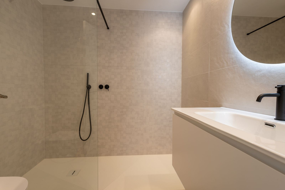 3 Bed Apartment for sale in Nueva Andalucía Costa Del Sol, Málaga, Spain