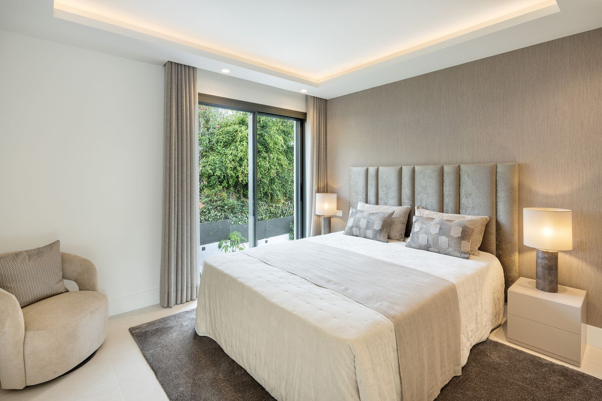 Se vende Villa - Chalet de 5 dormitorios en Costa Del Sol, Málaga, España