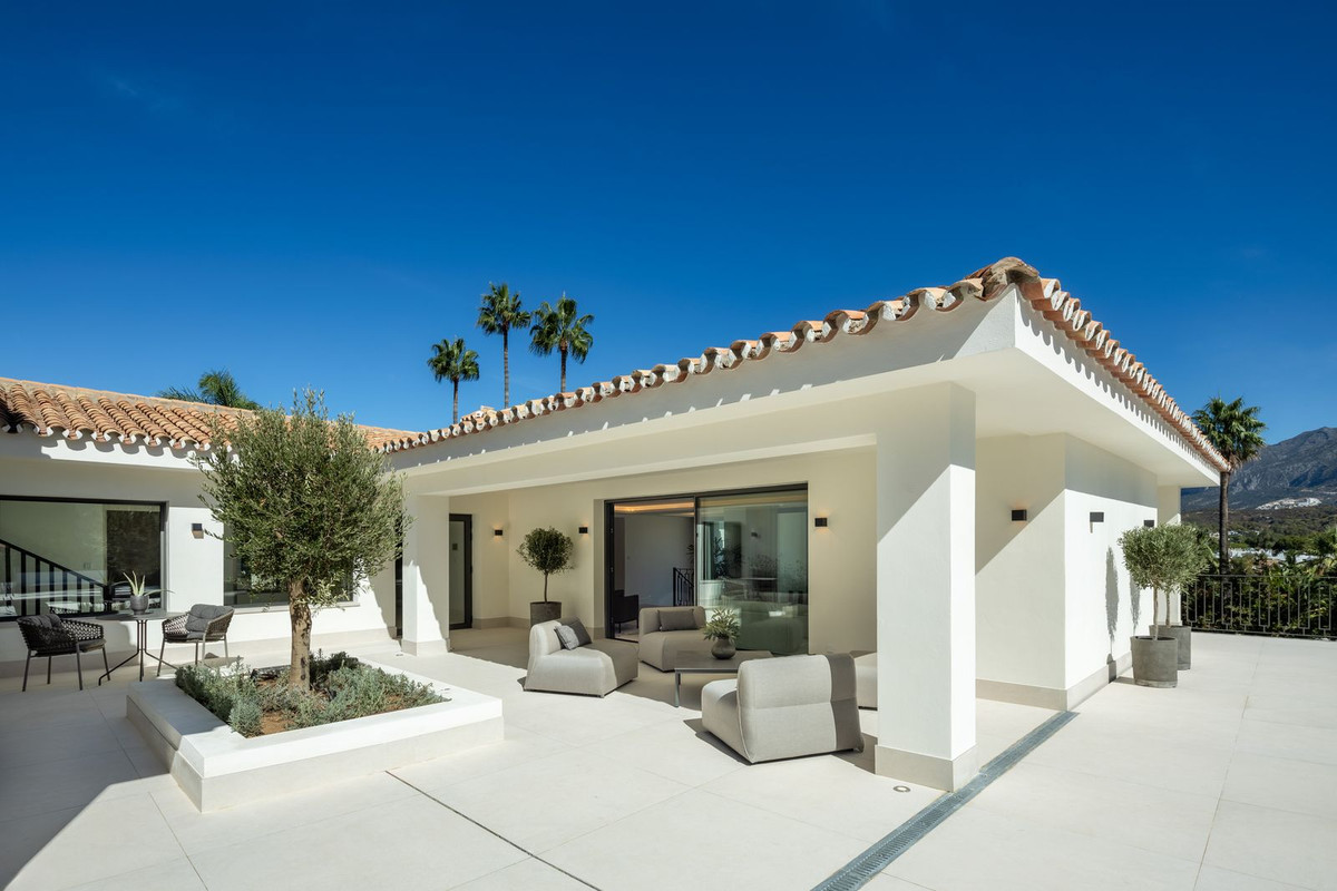 Se vende Villa - Chalet de 5 dormitorios en Costa Del Sol, Málaga, España