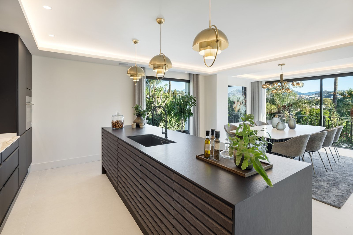 Se vende Villa - Chalet de 5 dormitorios en Costa Del Sol, Málaga, España