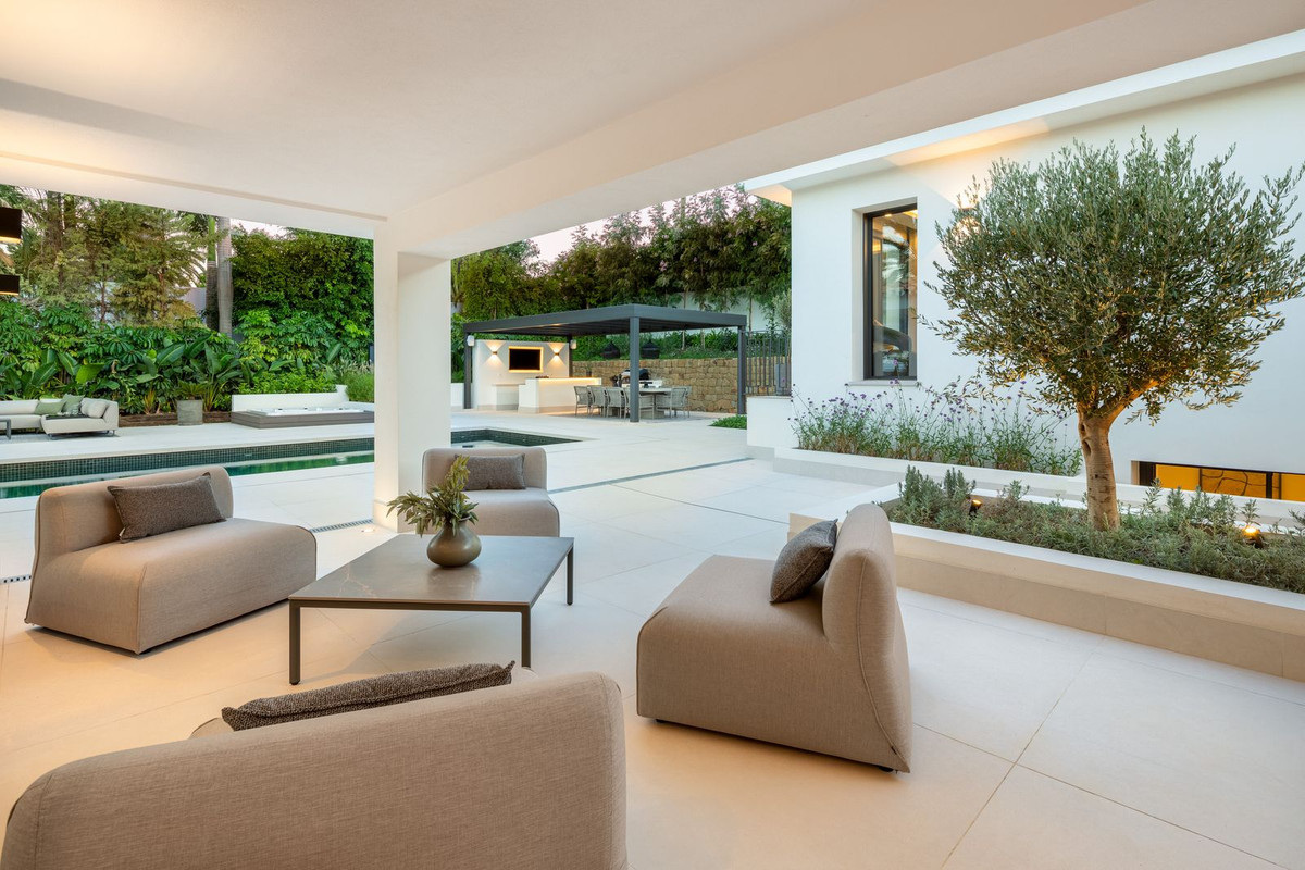 Se vende Villa - Chalet de 5 dormitorios en Costa Del Sol, Málaga, España