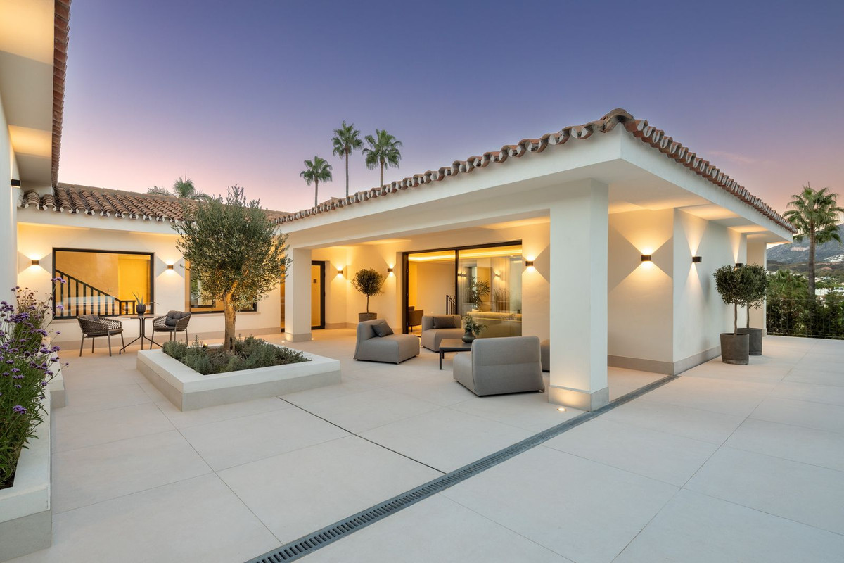 Se vende Villa - Chalet de 5 dormitorios en Costa Del Sol, Málaga, España