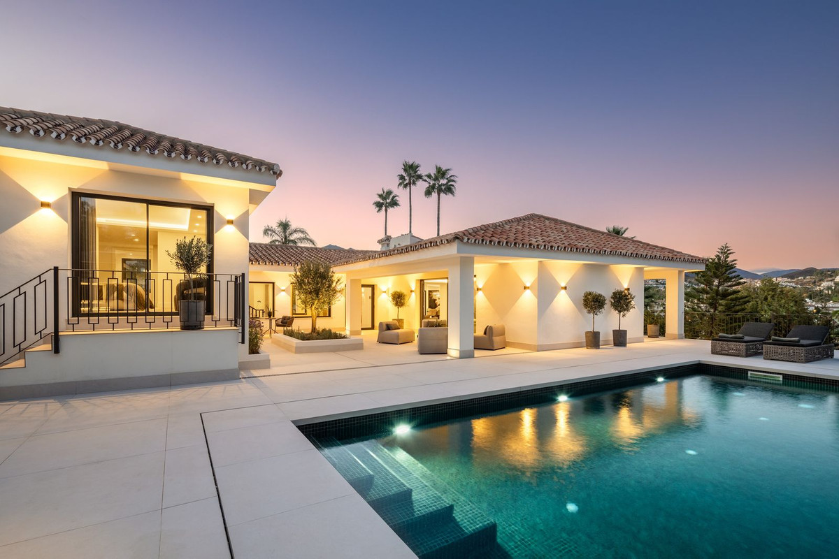 Se vende Villa - Chalet de 5 dormitorios en Costa Del Sol, Málaga, España