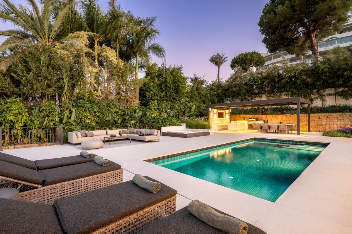 Se vende Villa - Chalet de 5 dormitorios en Costa Del Sol, Málaga, España