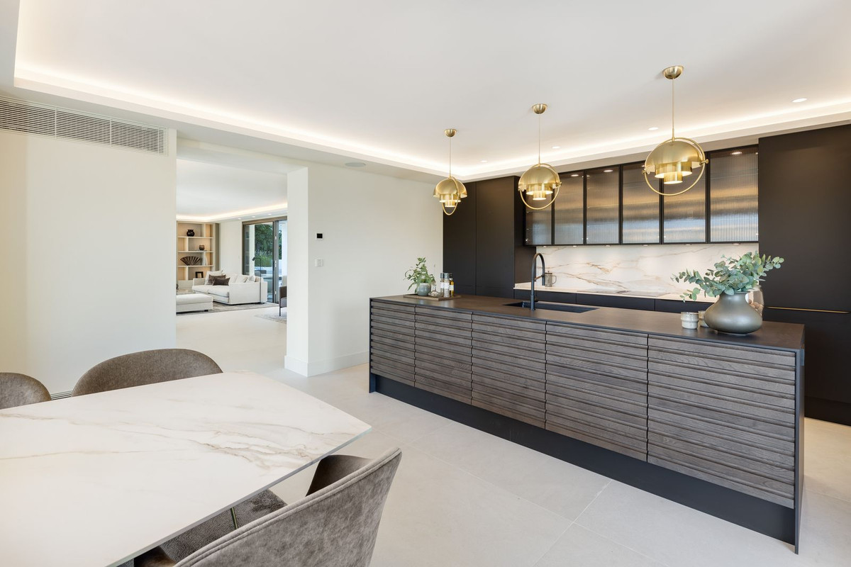 Se vende Villa - Chalet de 5 dormitorios en Costa Del Sol, Málaga, España