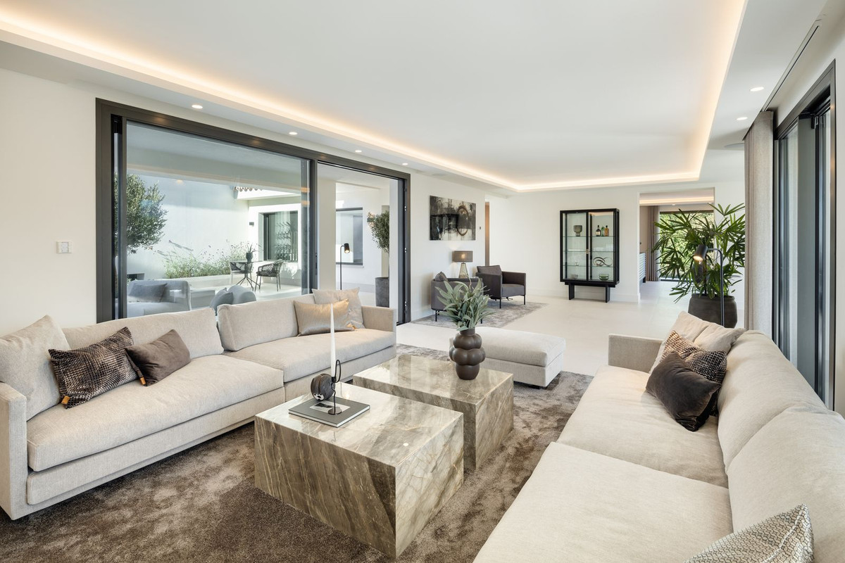 Se vende Villa - Chalet de 5 dormitorios en Costa Del Sol, Málaga, España