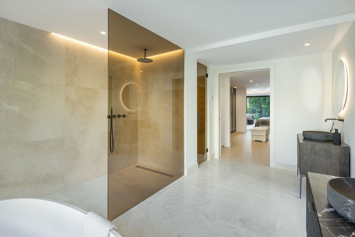 Se vende Villa - Chalet de 5 dormitorios en Costa Del Sol, Málaga, España