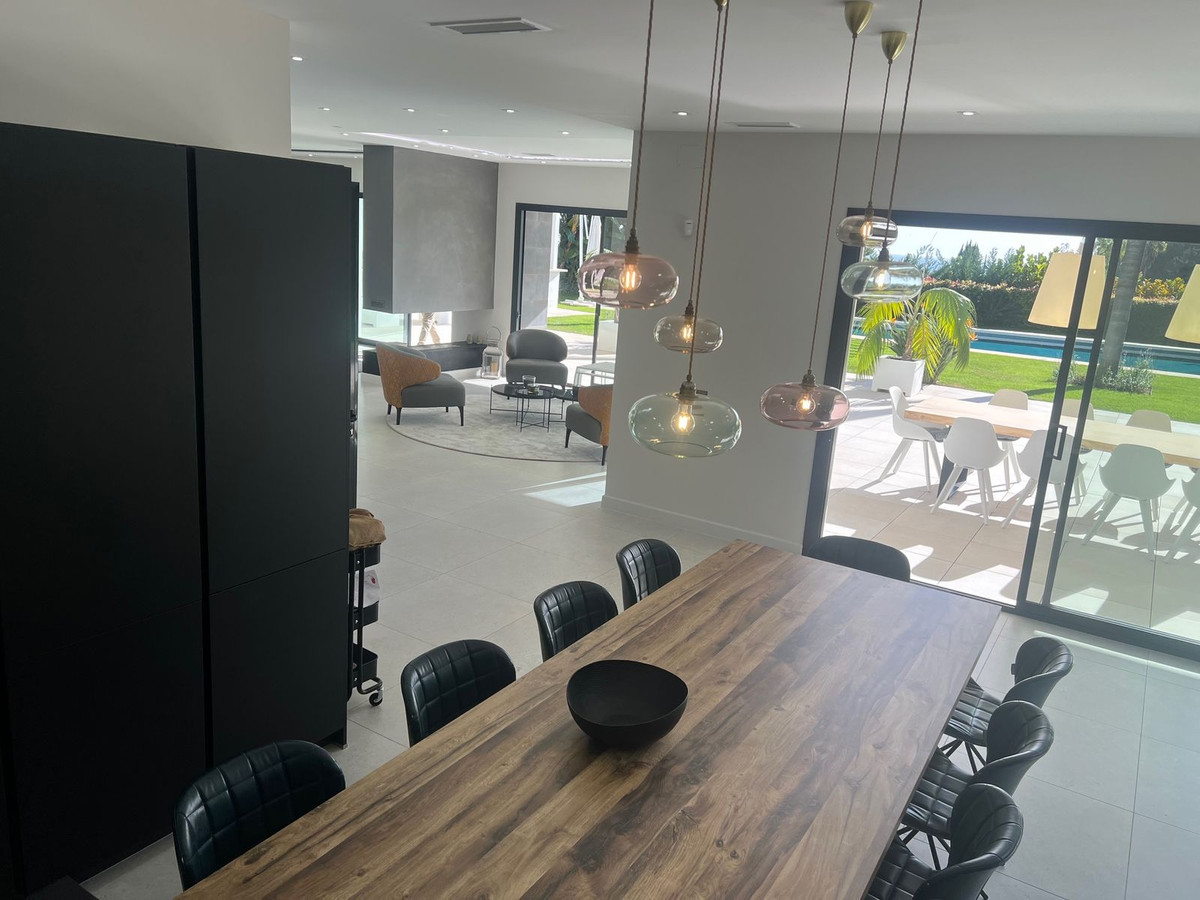 Se vende Villa - Chalet de 6 dormitorios en Costa Del Sol, Málaga, España