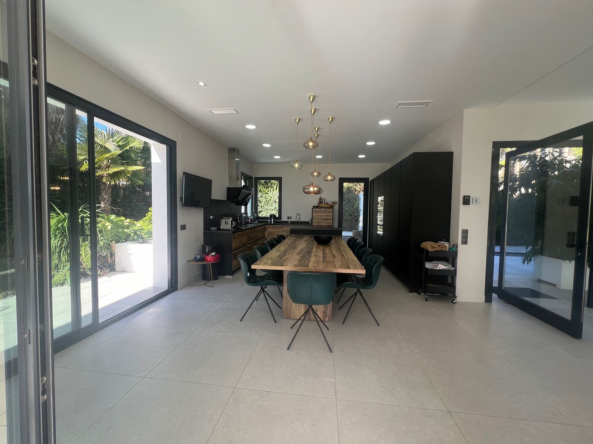 Se vende Villa - Chalet de 6 dormitorios en Costa Del Sol, Málaga, España