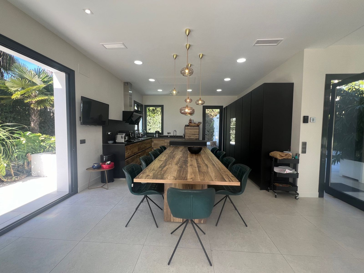 Se vende Villa - Chalet de 6 dormitorios en Costa Del Sol, Málaga, España
