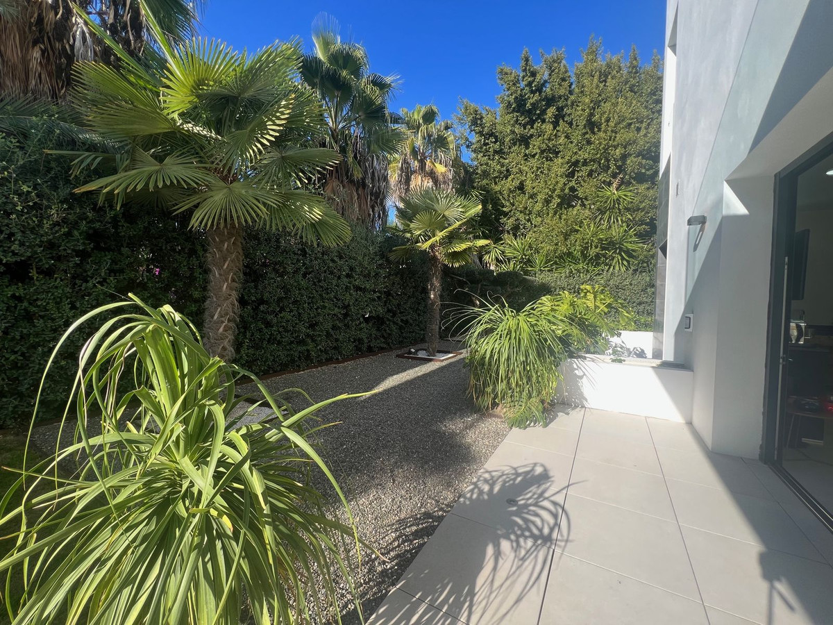 Se vende Villa - Chalet de 6 dormitorios en Costa Del Sol, Málaga, España