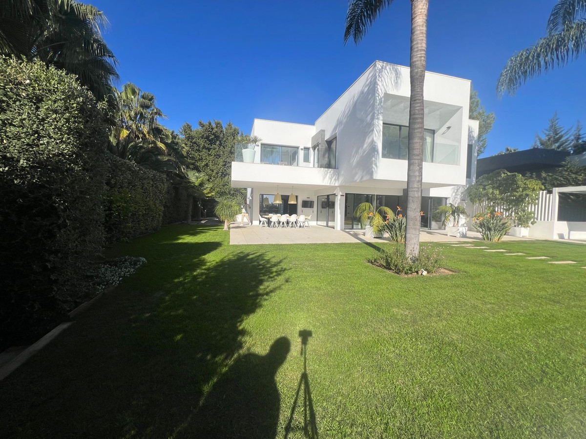Se vende Villa - Chalet de 6 dormitorios en Costa Del Sol, Málaga, España
