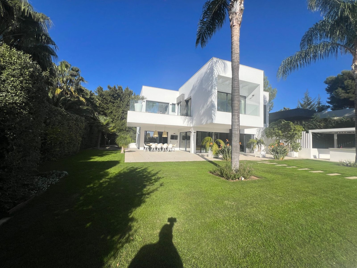 Se vende Villa - Chalet de 6 dormitorios en Costa Del Sol, Málaga, España