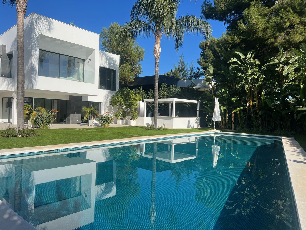 Se vende Villa - Chalet de 6 dormitorios en Costa Del Sol, Málaga, España