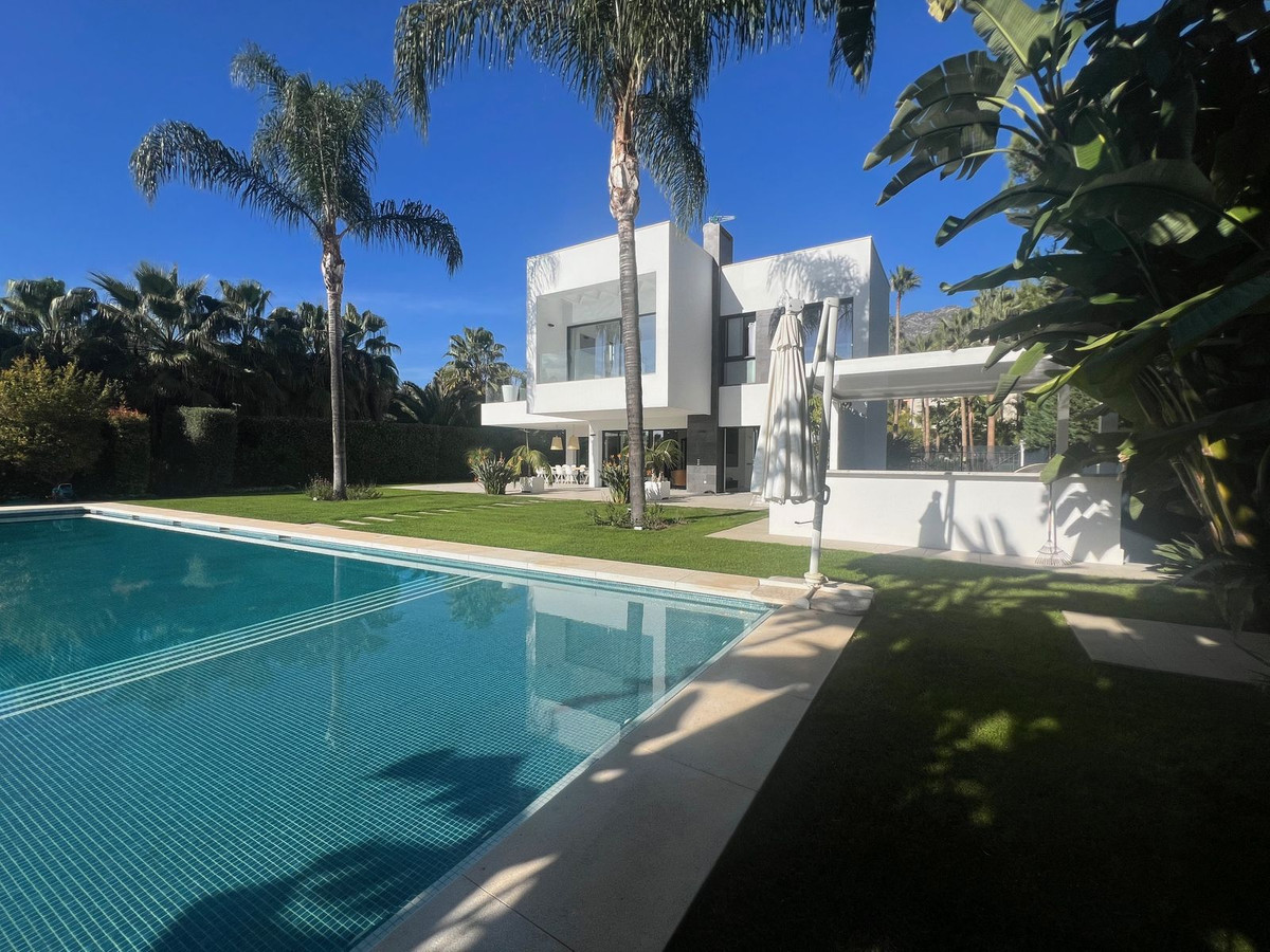 Se vende Villa - Chalet de 6 dormitorios en Costa Del Sol, Málaga, España