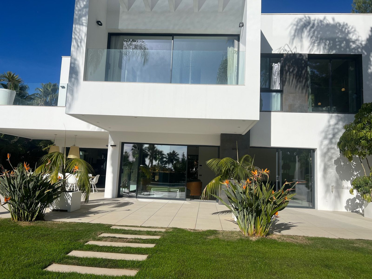 Se vende Villa - Chalet de 6 dormitorios en Costa Del Sol, Málaga, España
