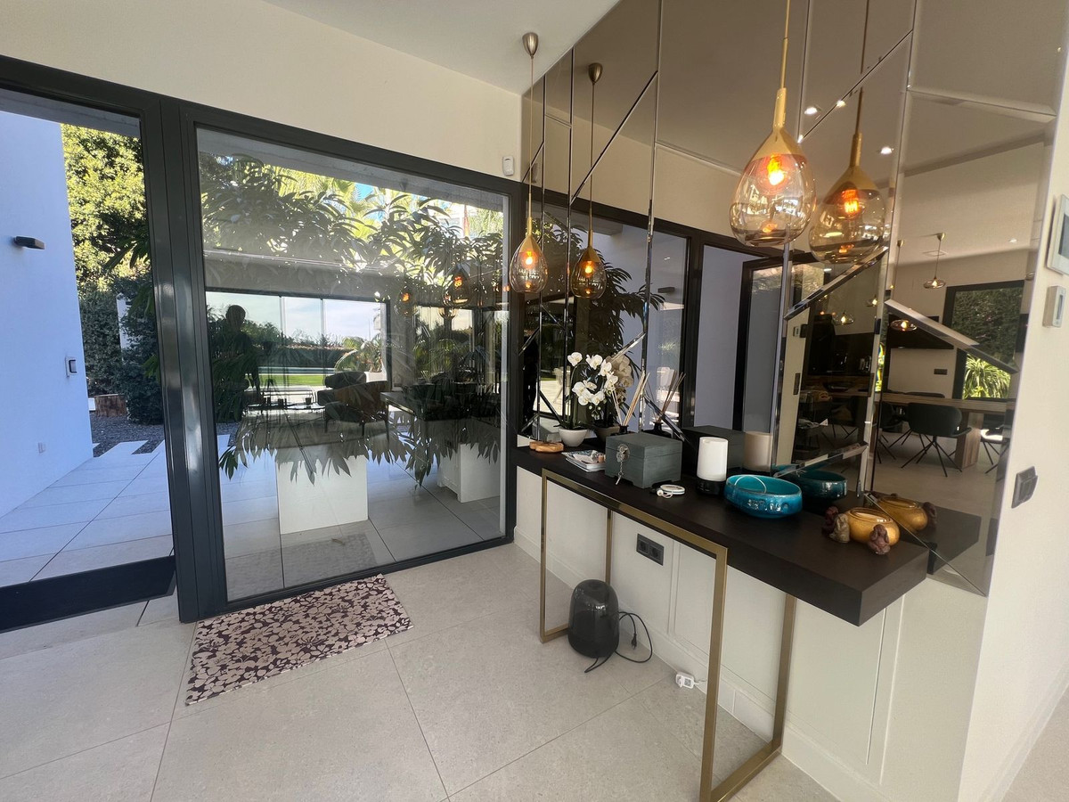 Se vende Villa - Chalet de 6 dormitorios en Costa Del Sol, Málaga, España