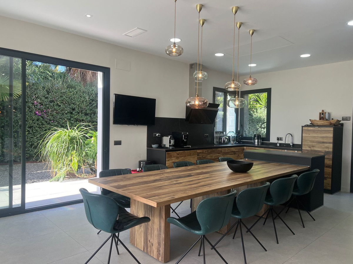 Se vende Villa - Chalet de 6 dormitorios en Costa Del Sol, Málaga, España