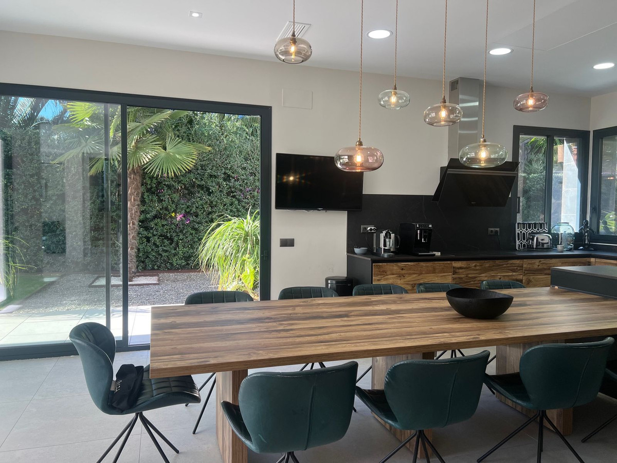 Se vende Villa - Chalet de 6 dormitorios en Costa Del Sol, Málaga, España