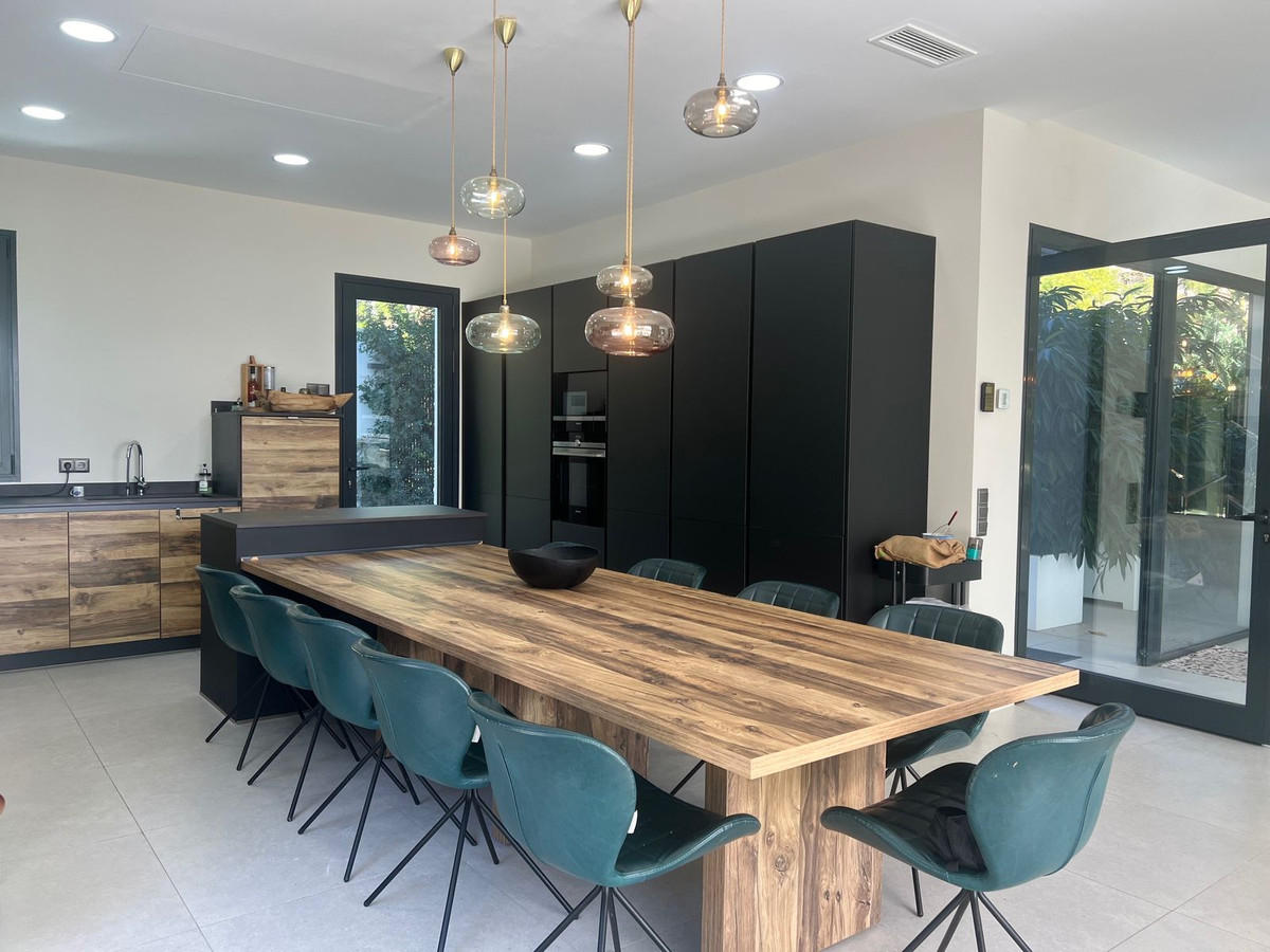 Se vende Villa - Chalet de 6 dormitorios en Costa Del Sol, Málaga, España
