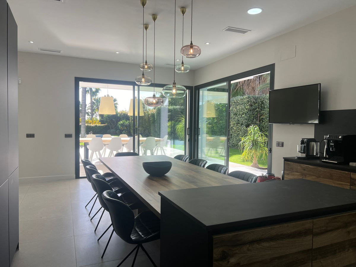 Se vende Villa - Chalet de 6 dormitorios en Costa Del Sol, Málaga, España
