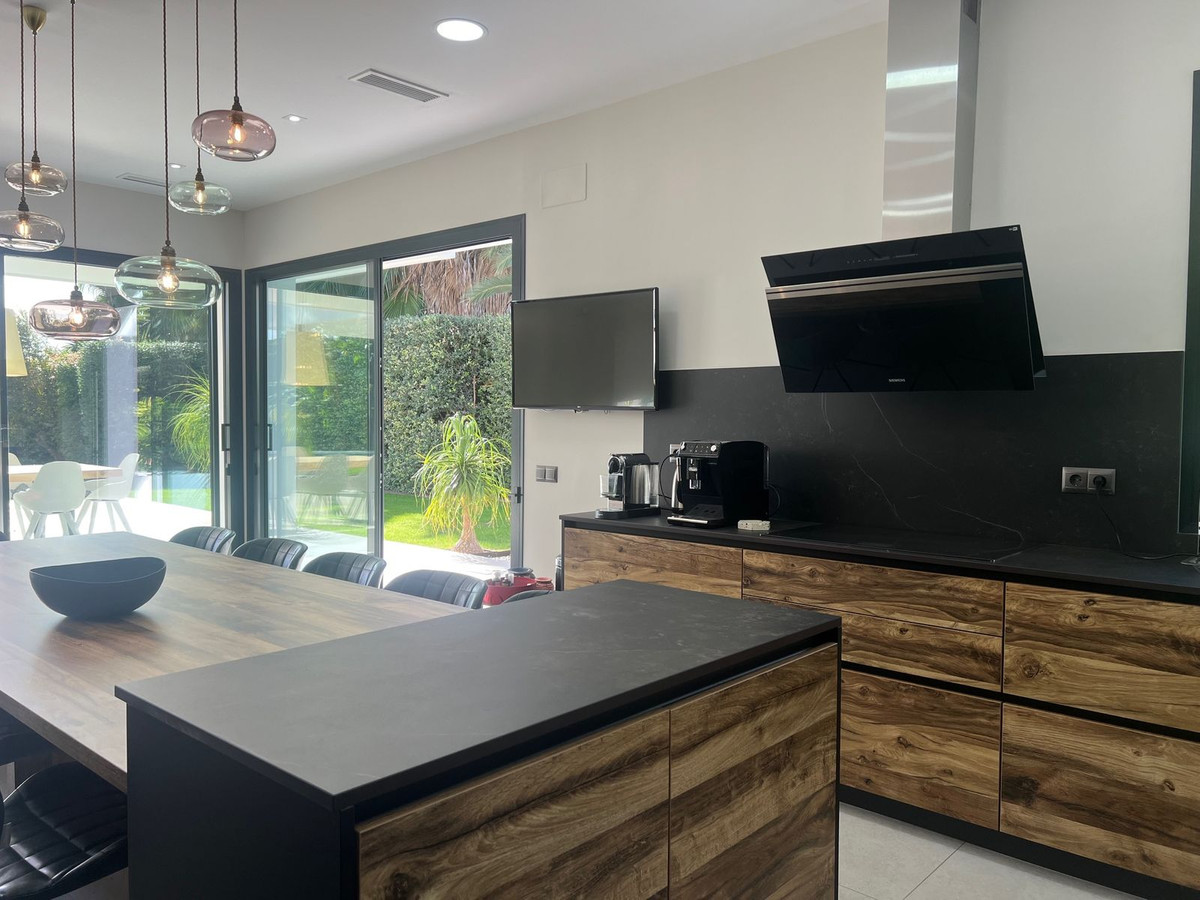 Se vende Villa - Chalet de 6 dormitorios en Costa Del Sol, Málaga, España