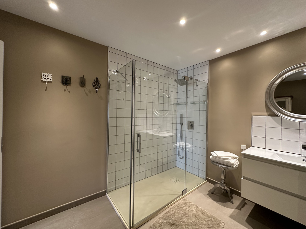 Se vende Apartamento Planta Media de 3 dormitorios en Costa Del Sol, Málaga, España