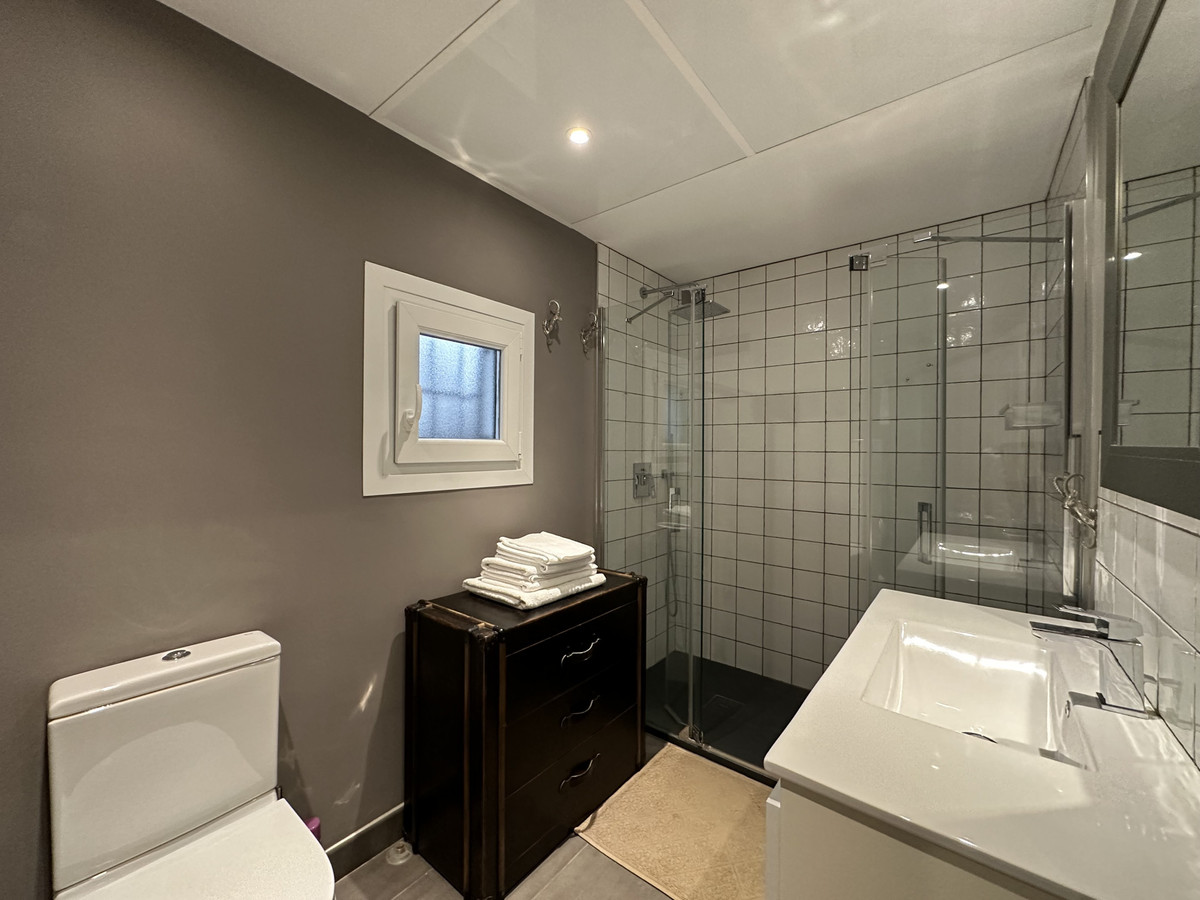 Se vende Apartamento Planta Media de 3 dormitorios en Costa Del Sol, Málaga, España