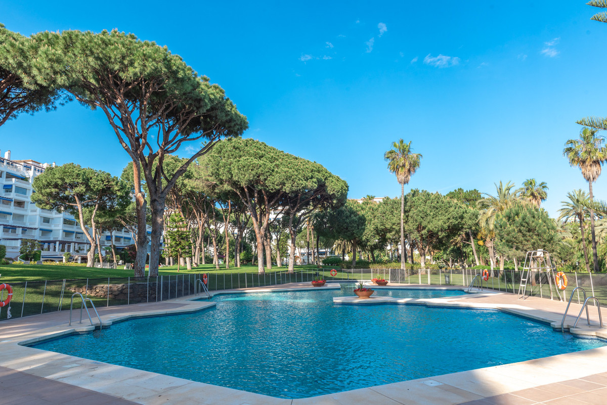 Se vende Apartamento Planta Media de 3 dormitorios en Costa Del Sol, Málaga, España