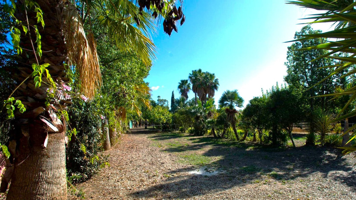3 Bed Townhouse for sale in Estepona Costa Del Sol, Málaga, Spain