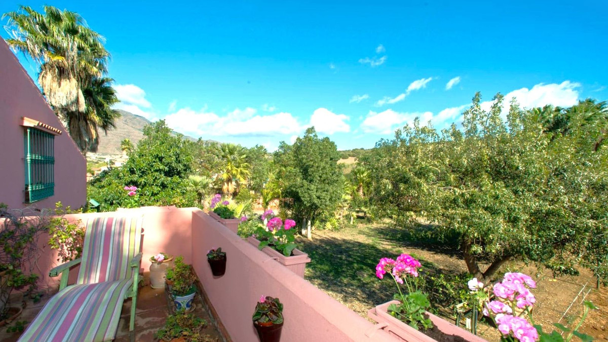 3 Bed Townhouse for sale in Estepona Costa Del Sol, Málaga, Spain