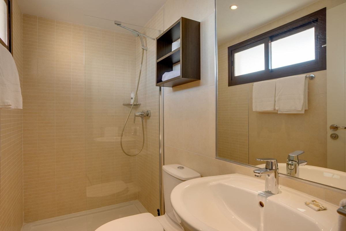 Se vende Aparthotel de 2 dormitorios en Costa Del Sol, Málaga, España