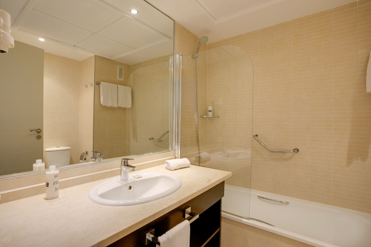 Se vende Aparthotel de 2 dormitorios en Costa Del Sol, Málaga, España
