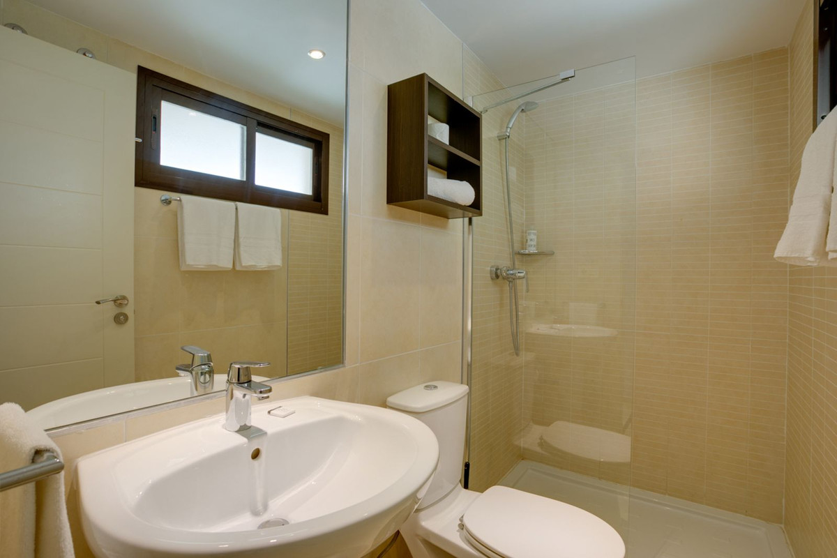 Se vende Aparthotel de 2 dormitorios en Costa Del Sol, Málaga, España