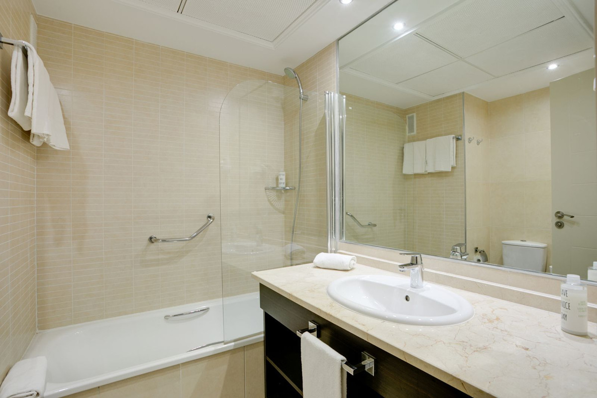 Se vende Aparthotel de 2 dormitorios en Costa Del Sol, Málaga, España