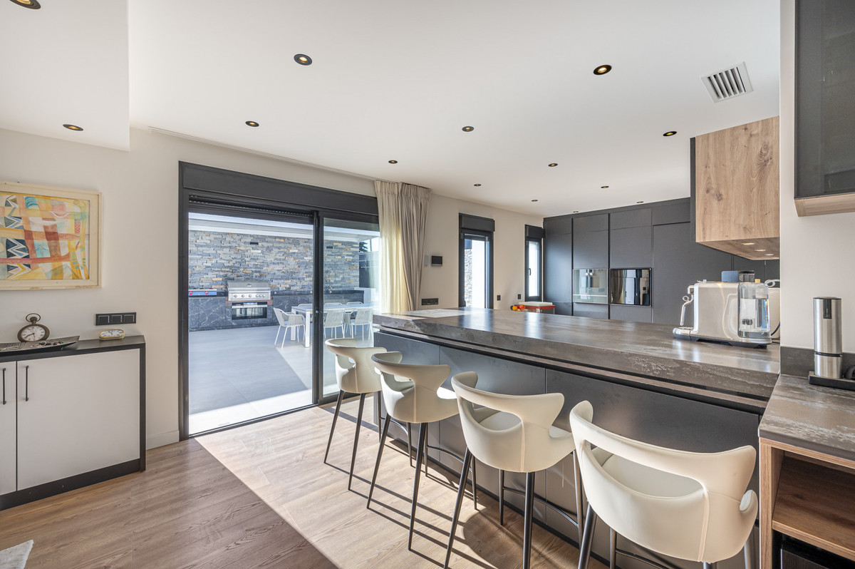 Se vende Villa - Chalet de 5 dormitorios en Costa Del Sol, Málaga, España