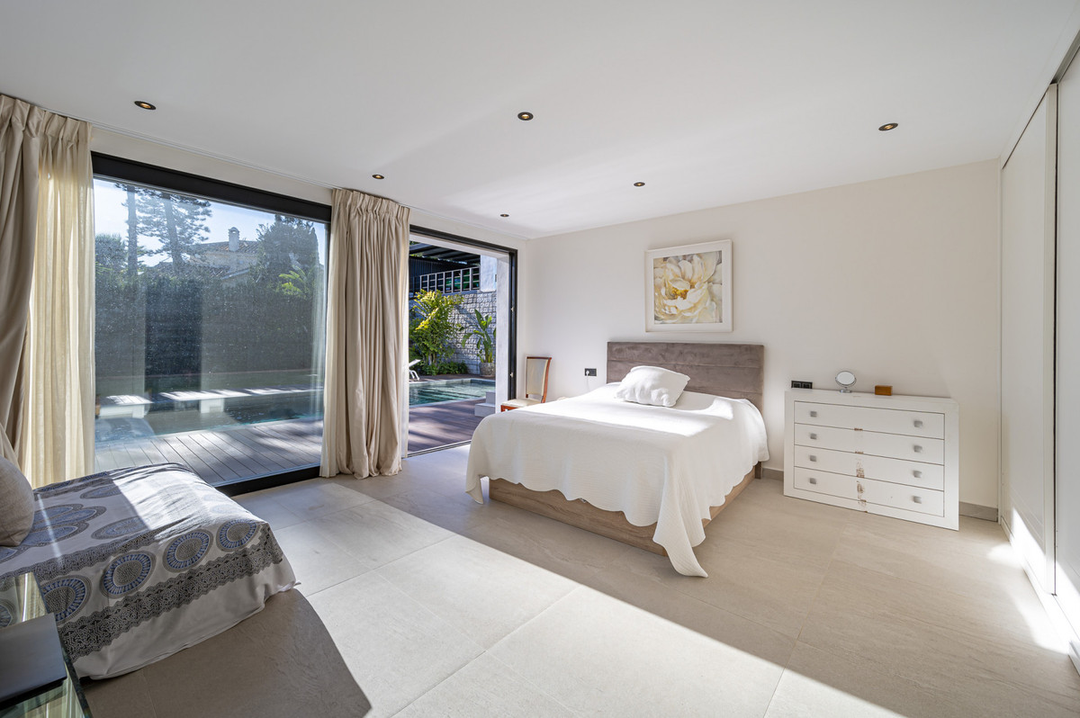 Se vende Villa - Chalet de 5 dormitorios en Costa Del Sol, Málaga, España