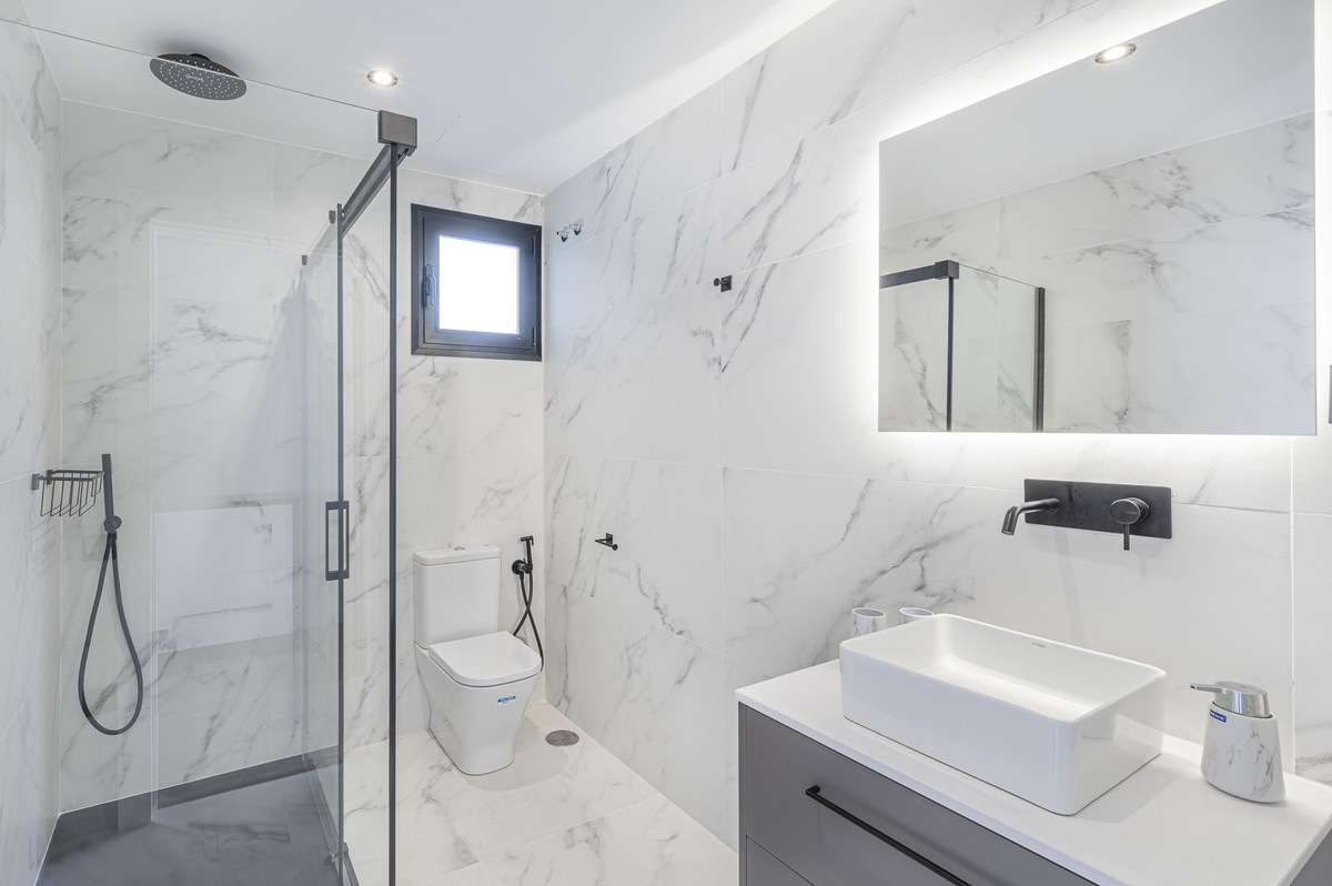 Se vende Villa - Chalet de 5 dormitorios en Costa Del Sol, Málaga, España