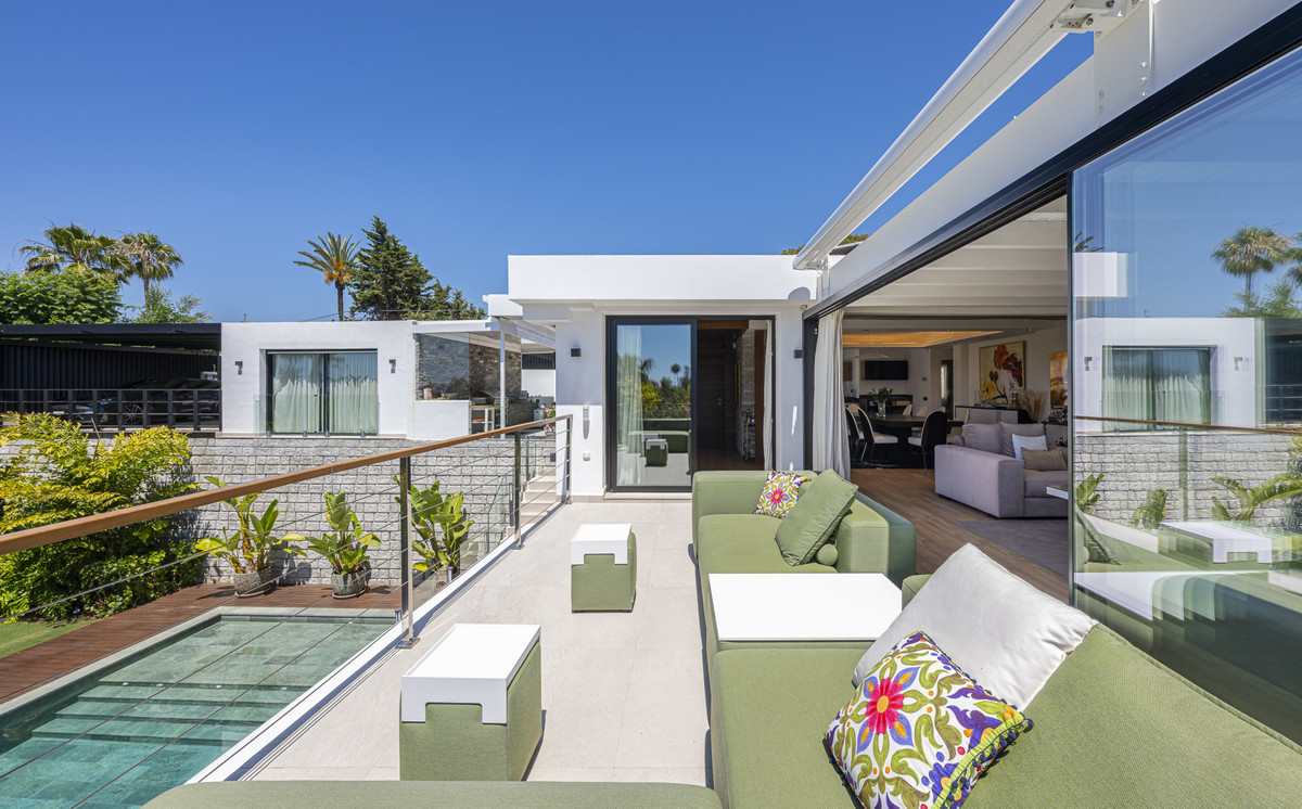 Se vende Villa - Chalet de 5 dormitorios en Costa Del Sol, Málaga, España