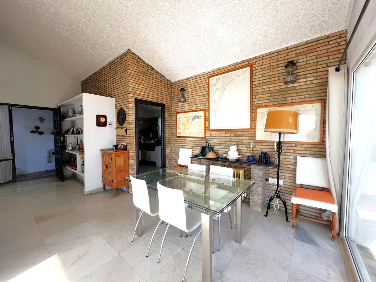 Se vende Villa - Chalet de 5 dormitorios en Costa Del Sol, Málaga, España
