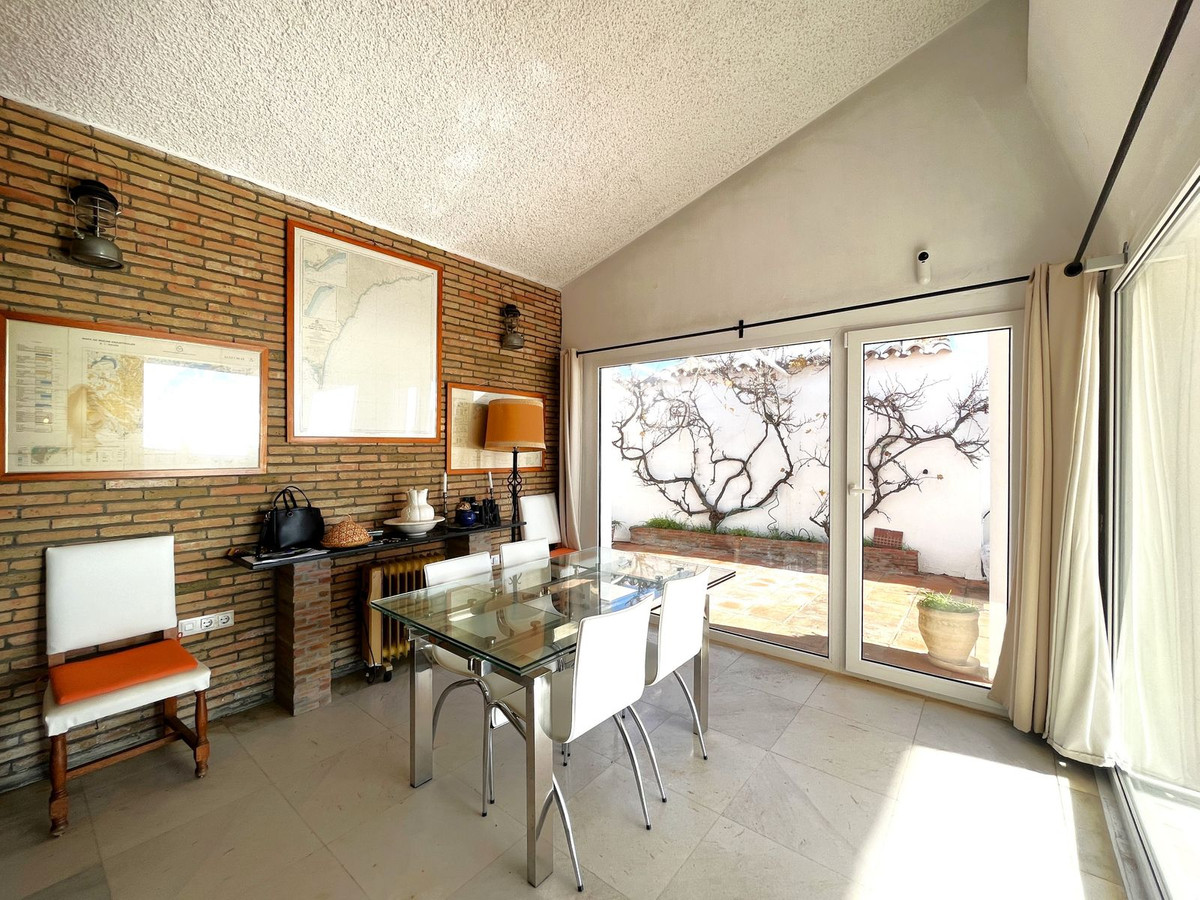 Se vende Villa - Chalet de 5 dormitorios en Costa Del Sol, Málaga, España