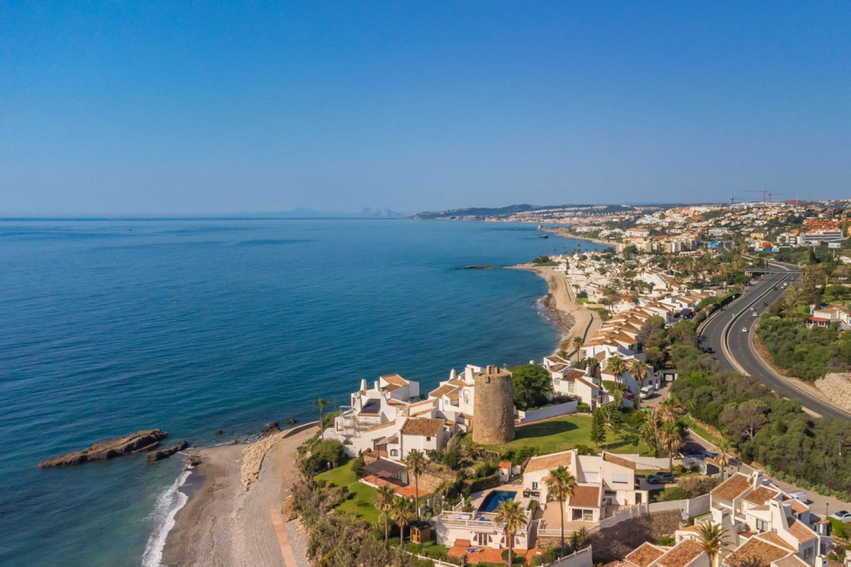 Se vende Villa - Chalet de 5 dormitorios en Costa Del Sol, Málaga, España