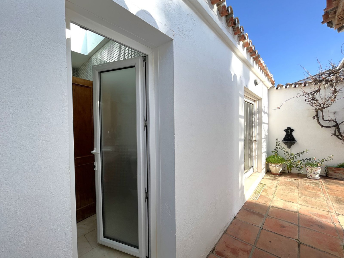 Se vende Villa - Chalet de 5 dormitorios en Costa Del Sol, Málaga, España