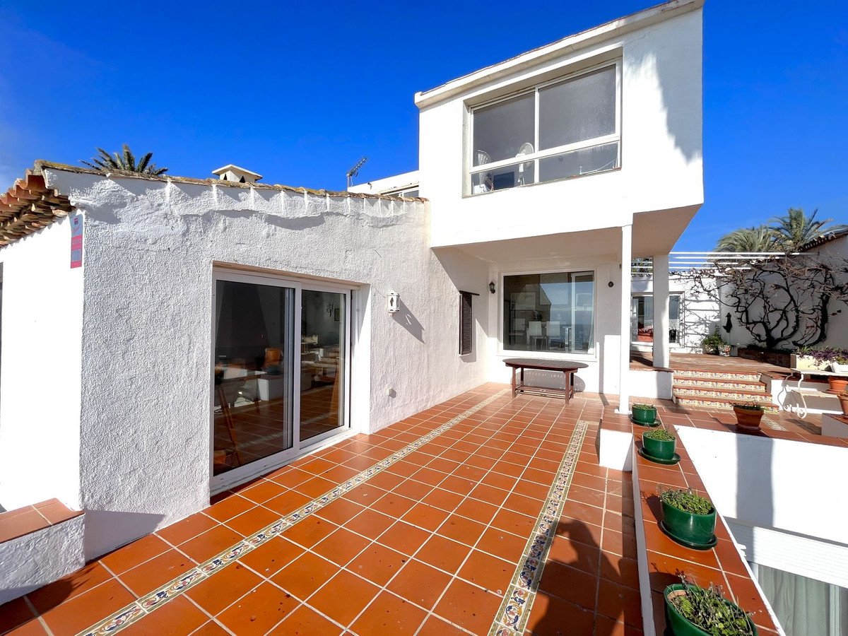 Se vende Villa - Chalet de 5 dormitorios en Costa Del Sol, Málaga, España