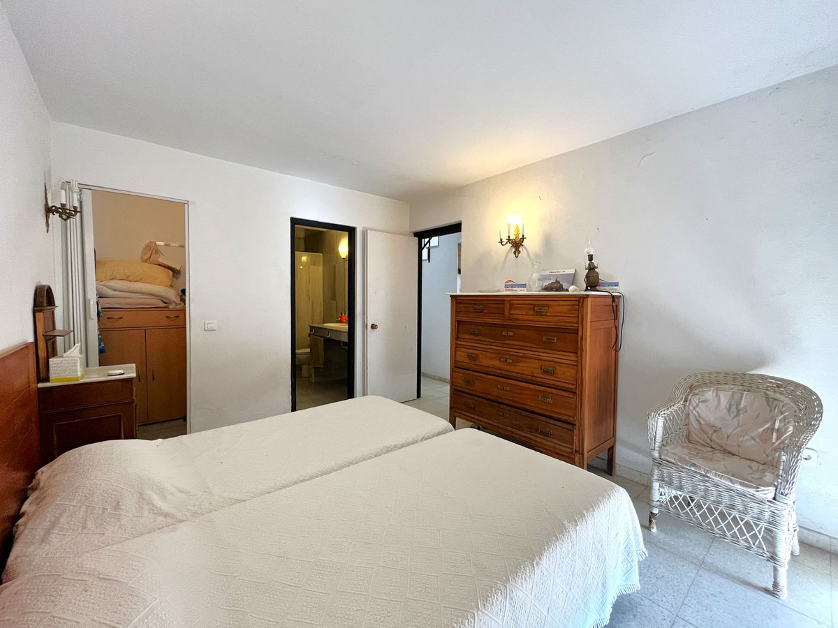 Se vende Villa - Chalet de 5 dormitorios en Costa Del Sol, Málaga, España