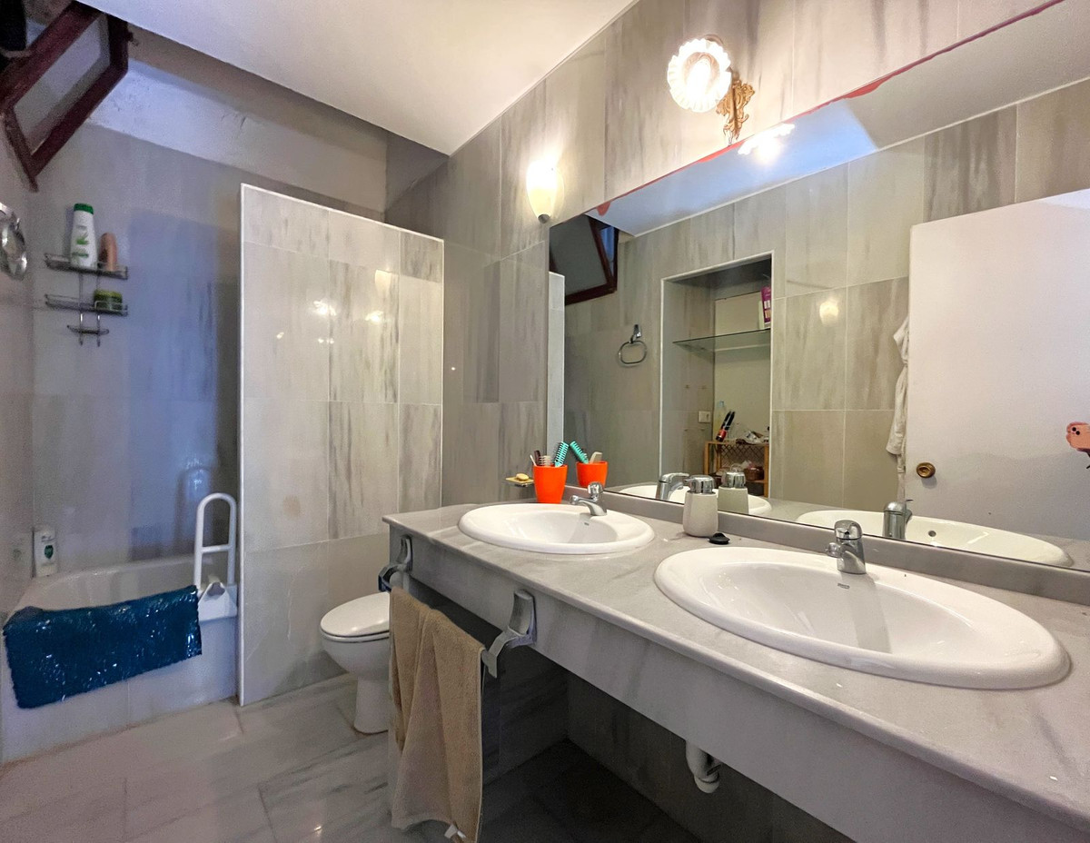 Se vende Villa - Chalet de 5 dormitorios en Costa Del Sol, Málaga, España