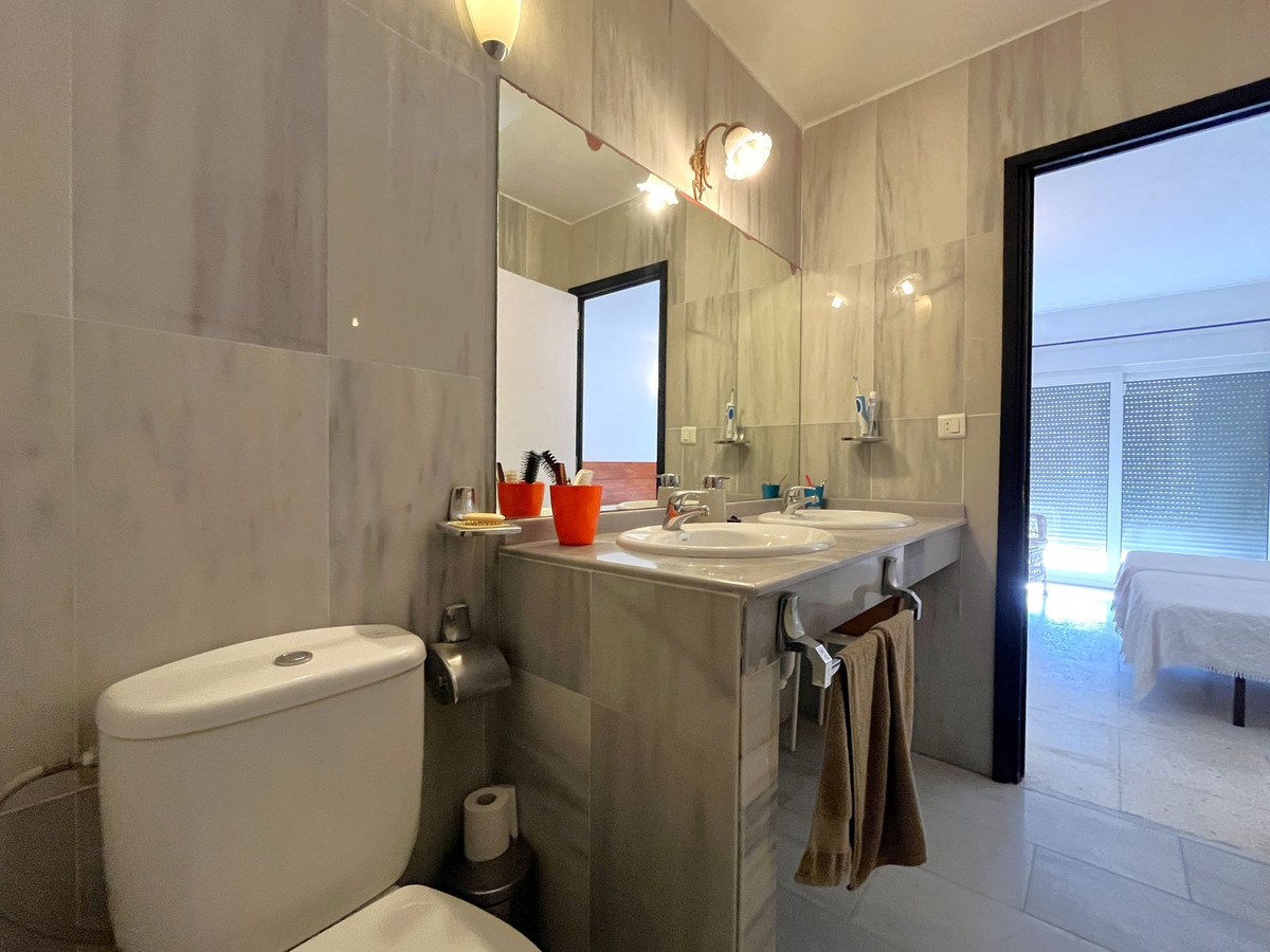Se vende Villa - Chalet de 5 dormitorios en Costa Del Sol, Málaga, España